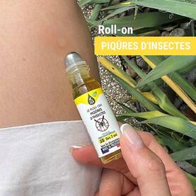 Envie de passer des vacances sereines ? Notre roll-on piqûres d’insectes est ce qu’il vous faut ! 🦟⚠️   Son efficacité immédiate, sa formule naturelle et bio et son format nomade font de ce roll-on un des produits les plus appréciés de l’été. ☀️Enrichi en huiles essentielles de : 👉 Lavande aspic 👉 Lavande fine AOP 👉 Menthe poivrée 👉 Géranium rosat 👉 Camomille romaine   Il apaise très rapidement les piqures et leurs démangeaisons. Sa bille métallique procure aussi un effet « froid » à chaque application pour soulager encore plus rapidement.   Pratique, il s’utilise dès 3 ans et s’emporte partout avec soi ! Un indispensable de l’été pour toute la famille ! 💚   #Aromathérapie #huileessentielle #huilesessentielles #aromatherapy #essentialoil #essentialoils #Provence #Valensole #Plateaudevalsensole #Alpesdehauteprovence #qualite #moustique #moustiques #piquresdinsectes #piqures #piqure #moustiquestigre #famille #été